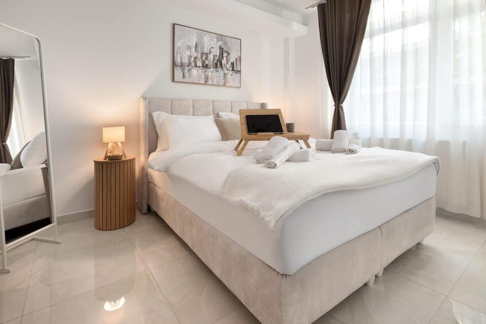 Bed, Photo of the whole room, Bedroom, towels