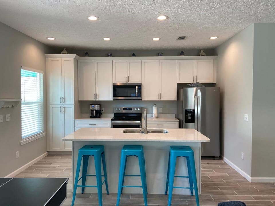 Kitchen or kitchenette, dishwasher, oven, pet friendly, stove, toaster