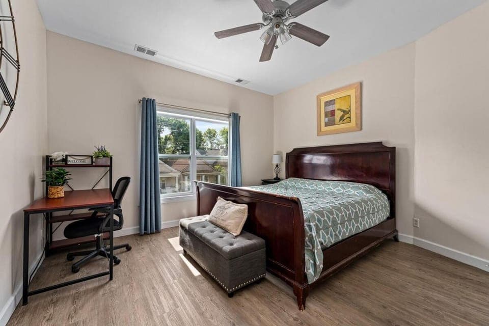 Derby- Bourbon Trail 4BR Pool Table Villa House in Louisville