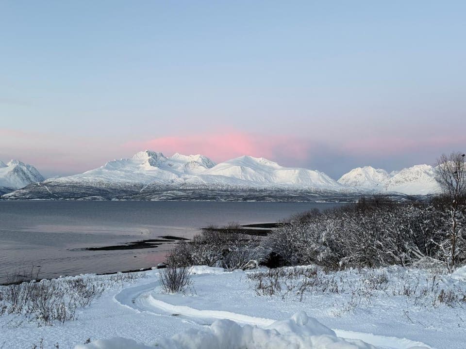 Mountain view, Sea view