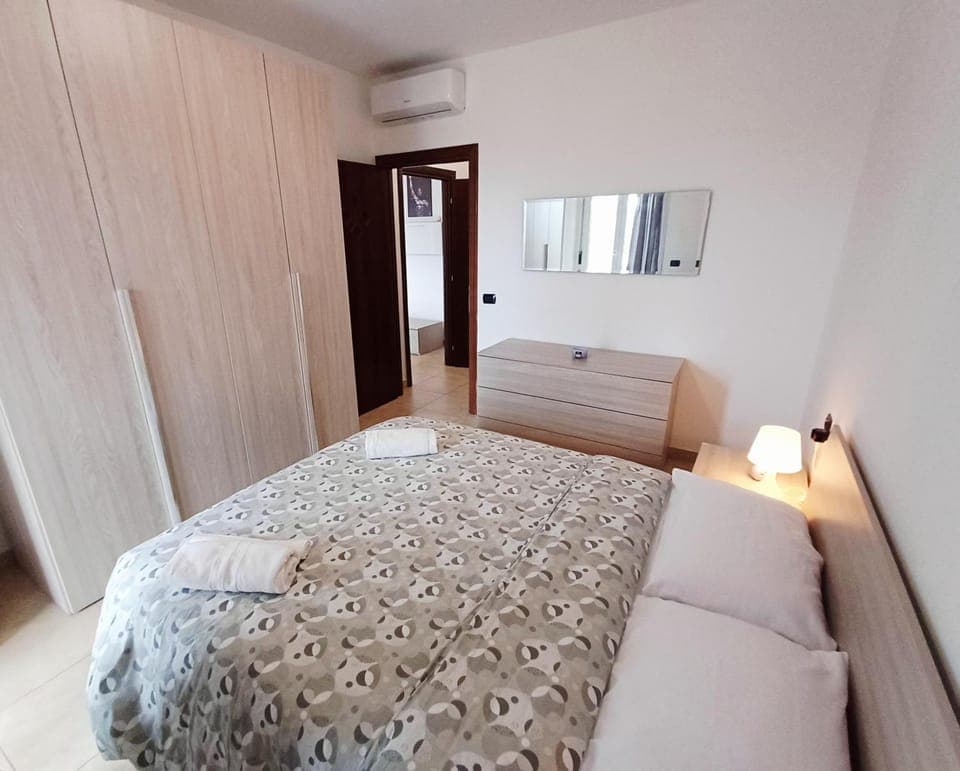 Bed, Photo of the whole room, Bedroom, wardrobe, air conditioner