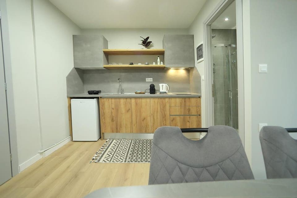 Kitchen or kitchenette