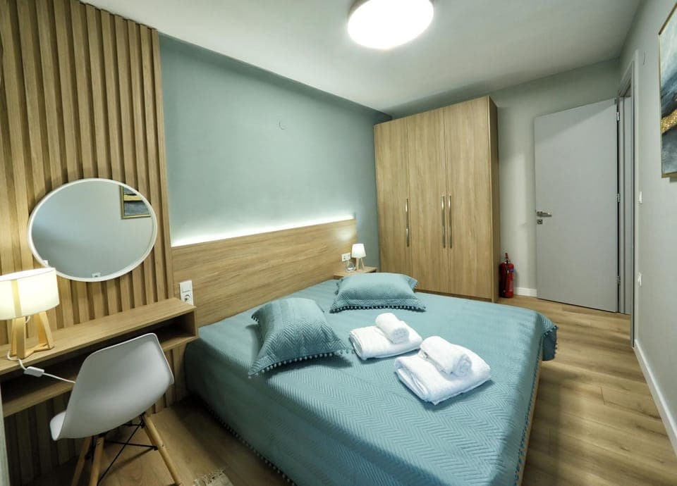 Bed, Photo of the whole room, Bedroom, towels, wardrobe