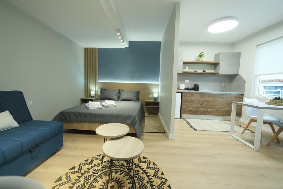 Kitchen or kitchenette, Dining area, Bedroom