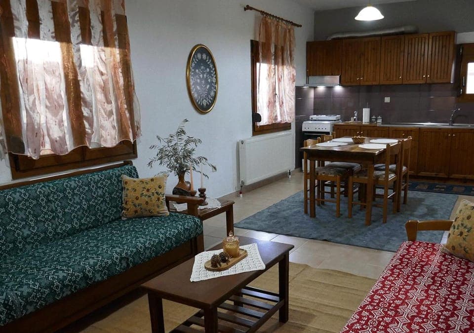 Kitchen or kitchenette, Living room, Seating area, pet friendly, stove