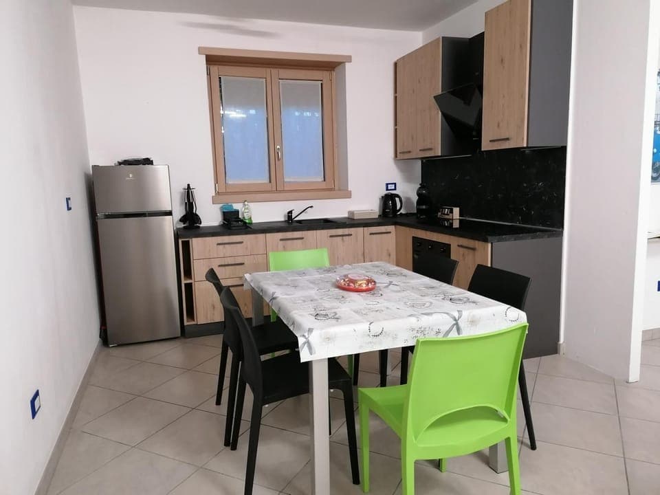 Kitchen or kitchenette, Dining area, stove