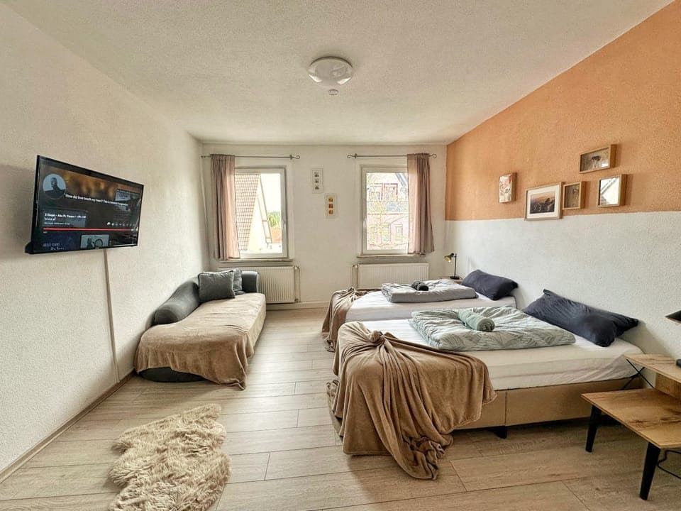 Bed, TV and multimedia, Photo of the whole room