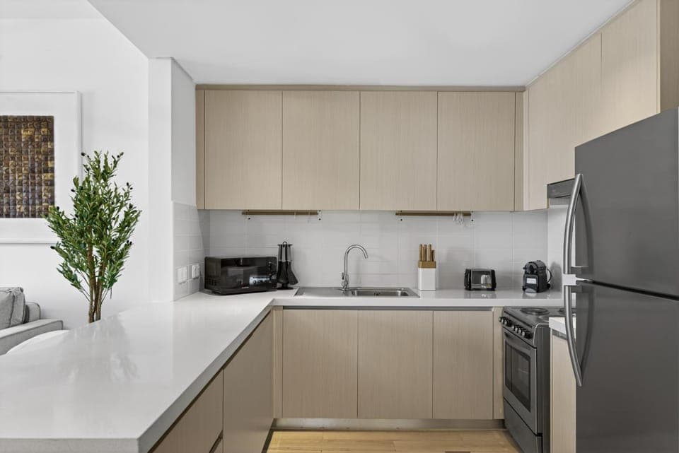 Coffee/tea facilities, Kitchen or kitchenette, oven, stove, toaster