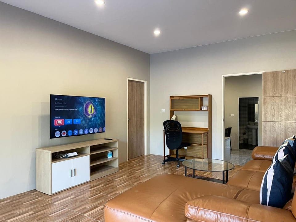 Communal lounge/ TV room, TV and multimedia, Living room