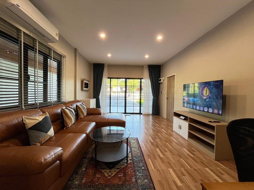 Communal lounge/ TV room, TV and multimedia, Living room, Decorative detail