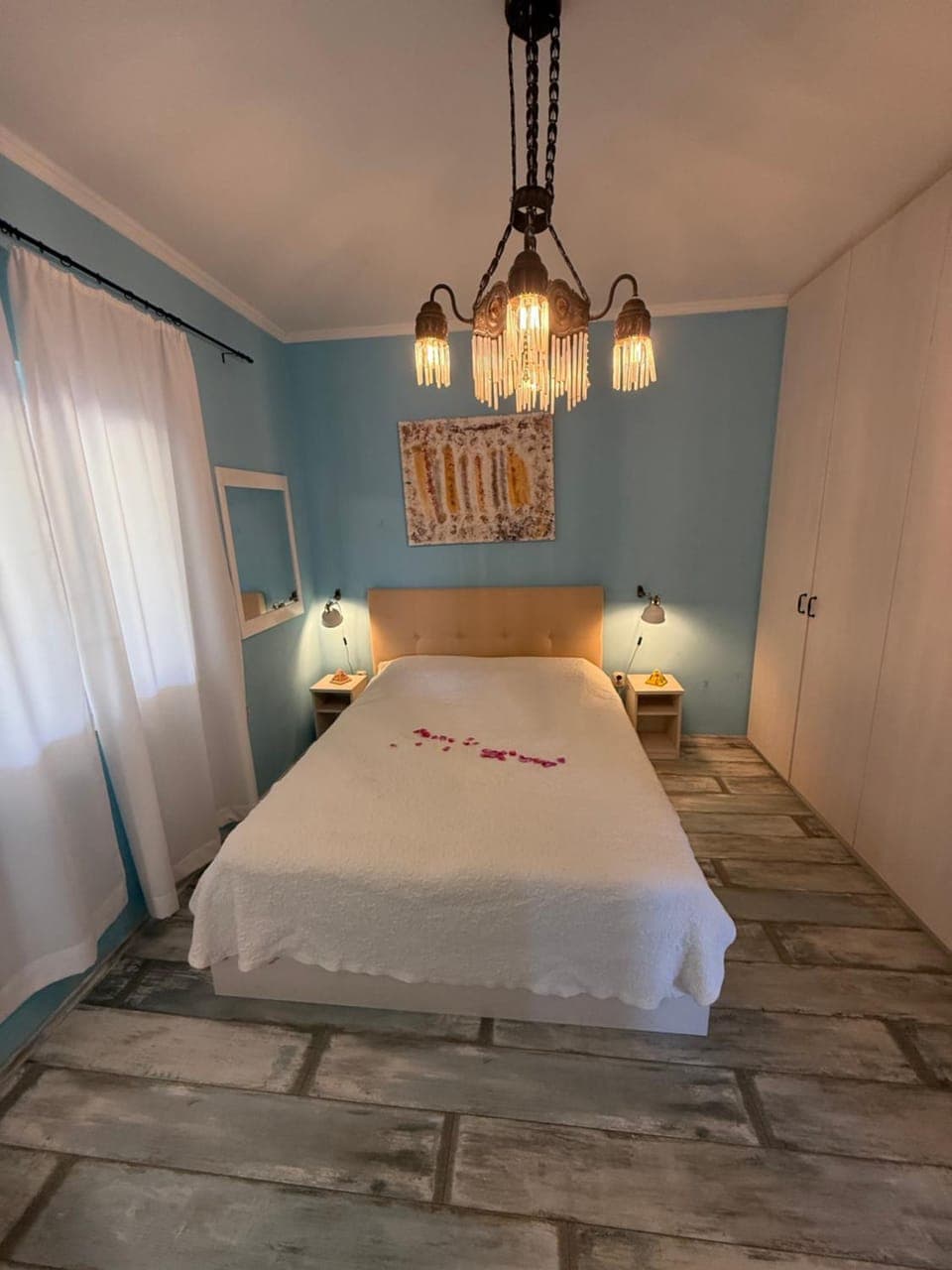 Bed, Photo of the whole room