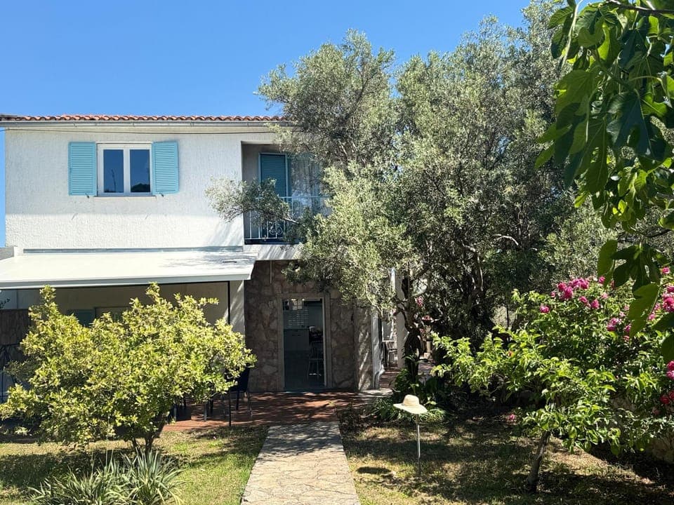 Property building, Spring, Day, Garden, Garden view