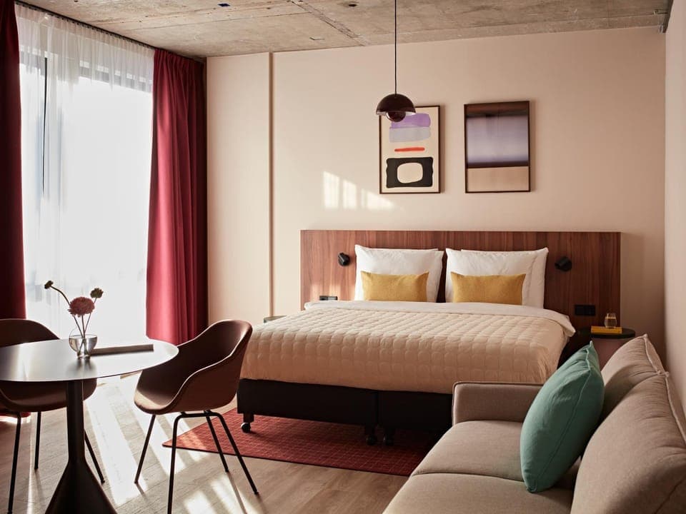 Bed, Photo of the whole room, Seating area, Bedroom