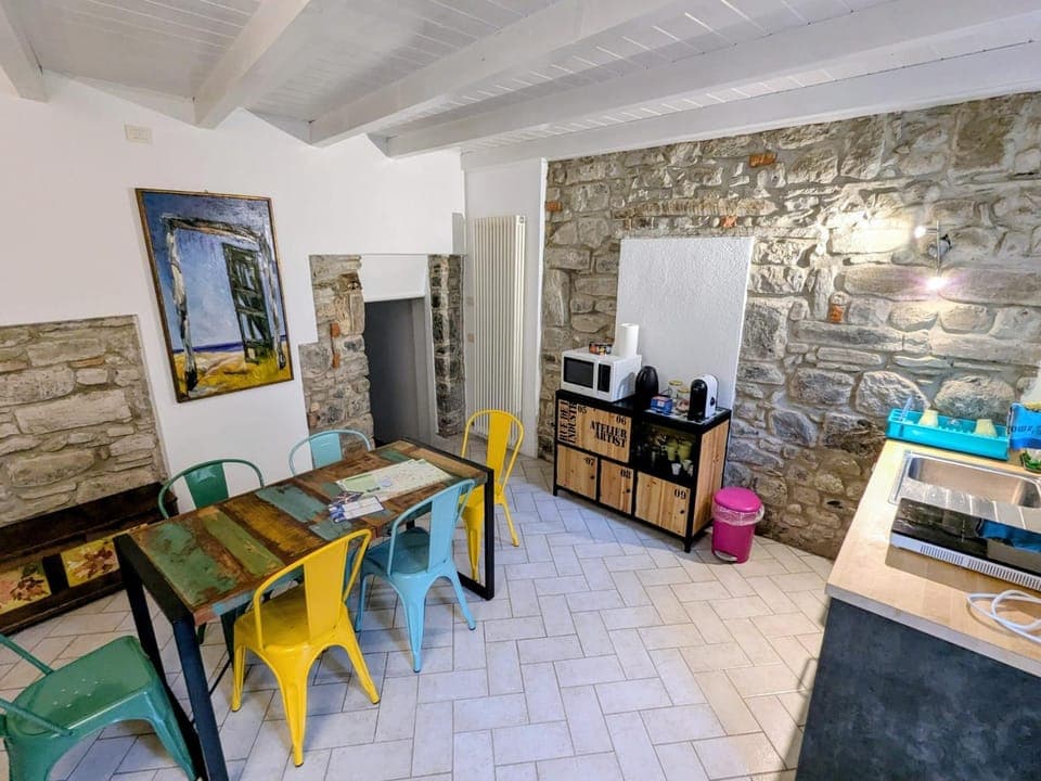 Kitchen or kitchenette, Kitchen or kitchenette, Dining area, oven, stove