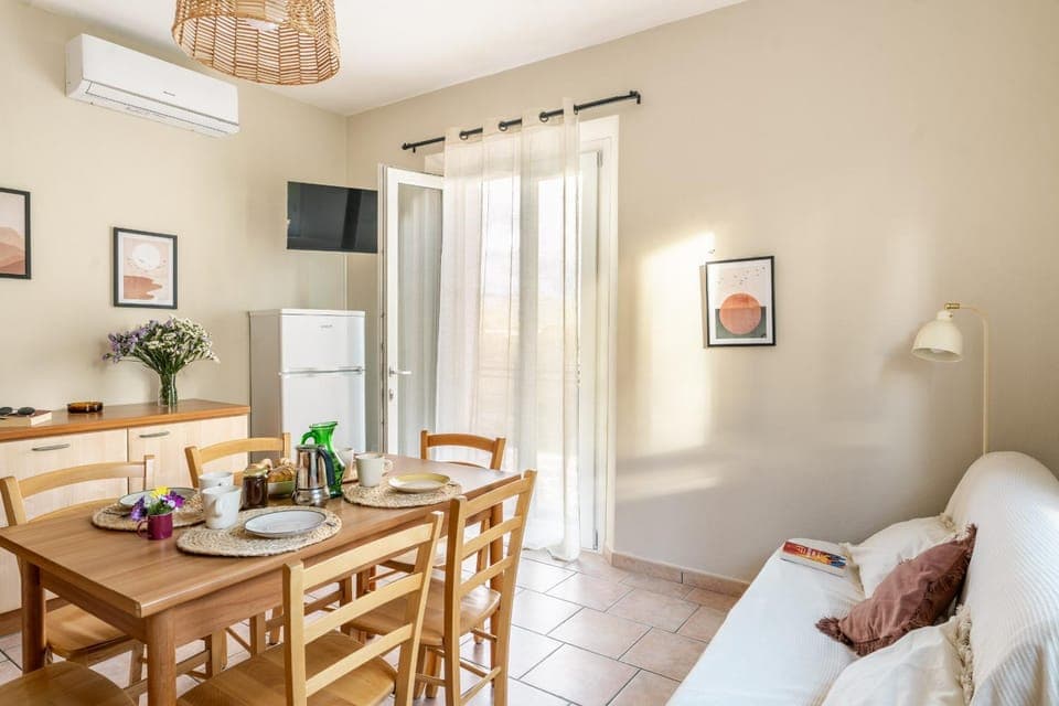 Kitchen or kitchenette, kitchen