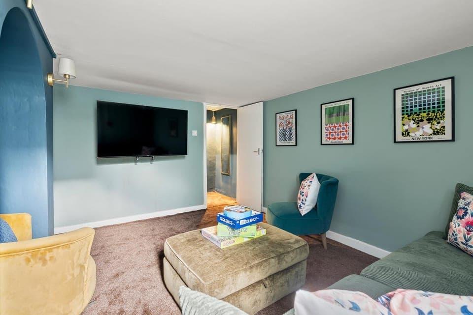 Communal lounge/ TV room, TV and multimedia, Living room, Photo of the whole room, Seating area