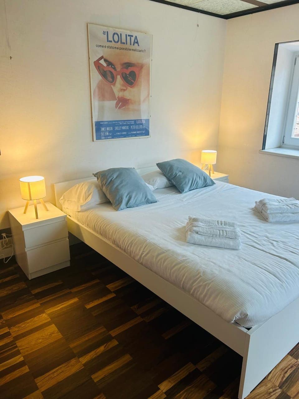 Bed, Photo of the whole room, Bedroom, towels