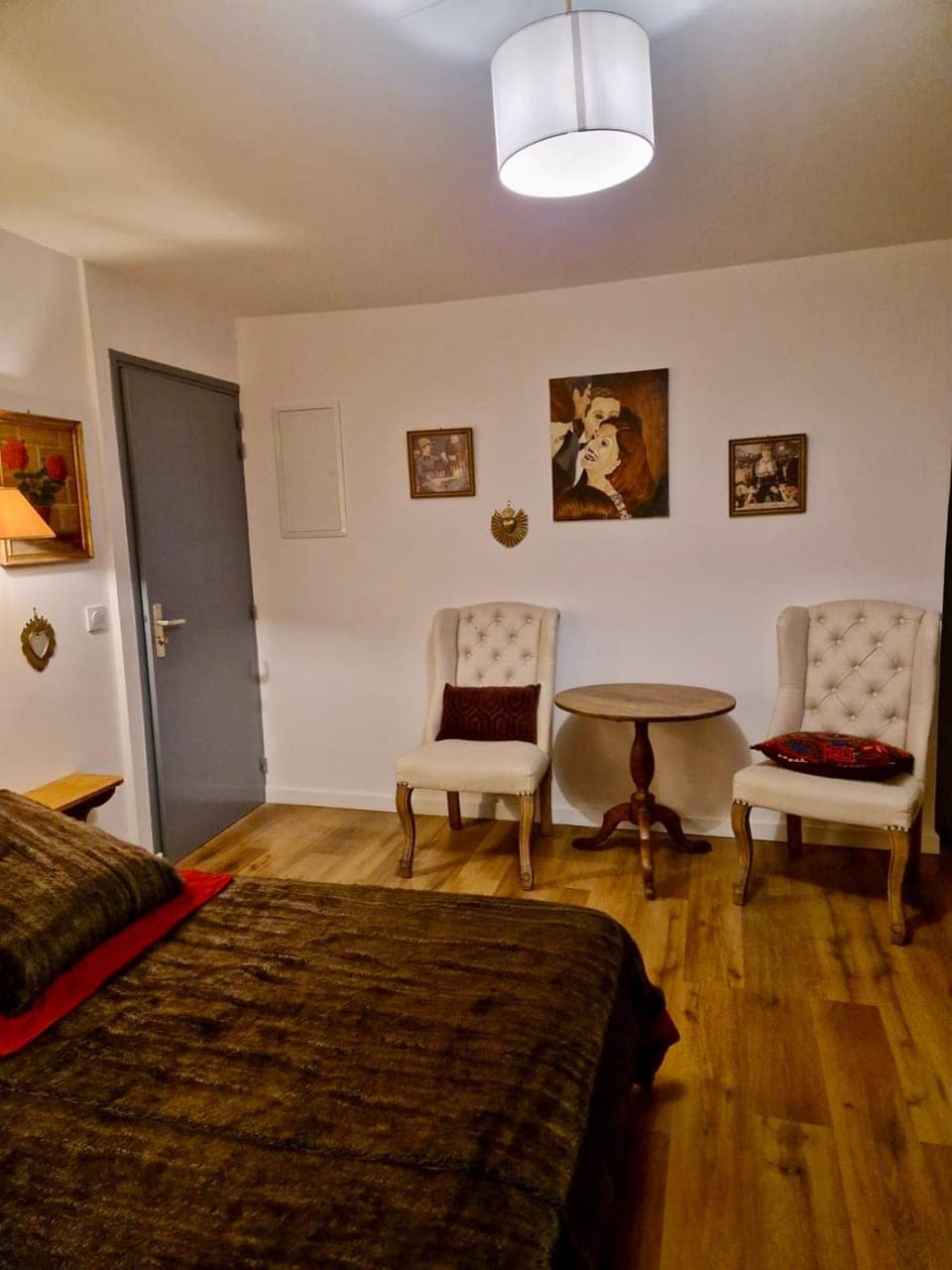 Photo of the whole room