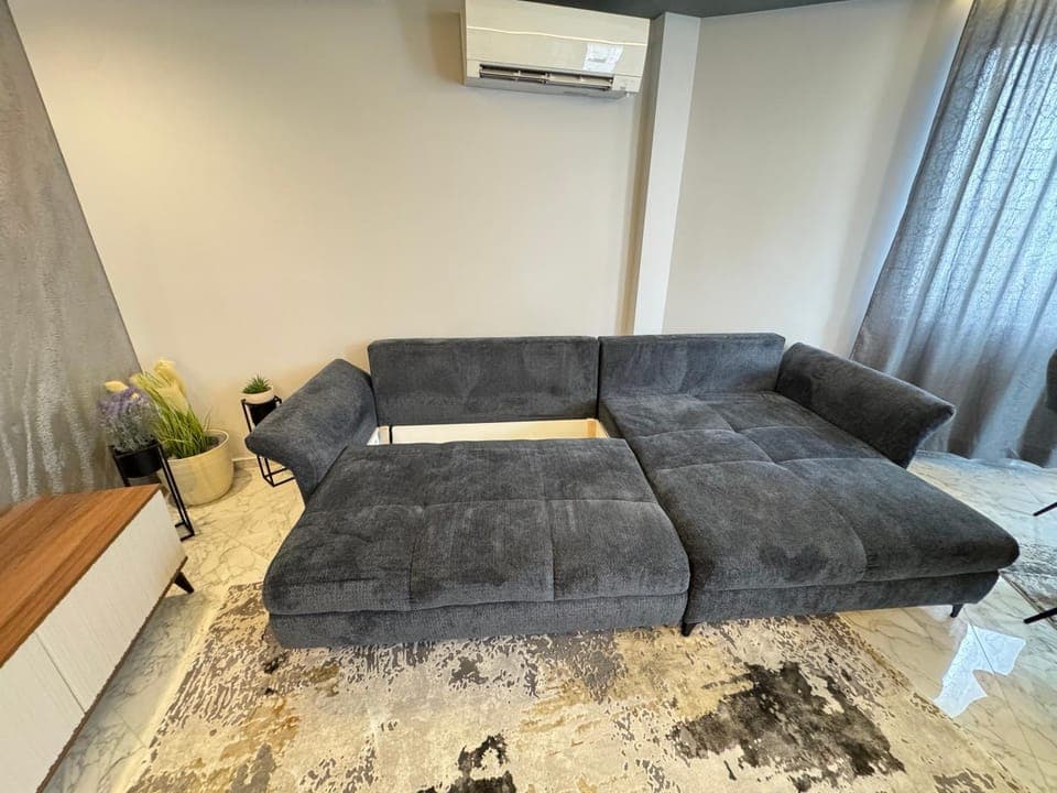 Bed, Living room, Seating area, air conditioner