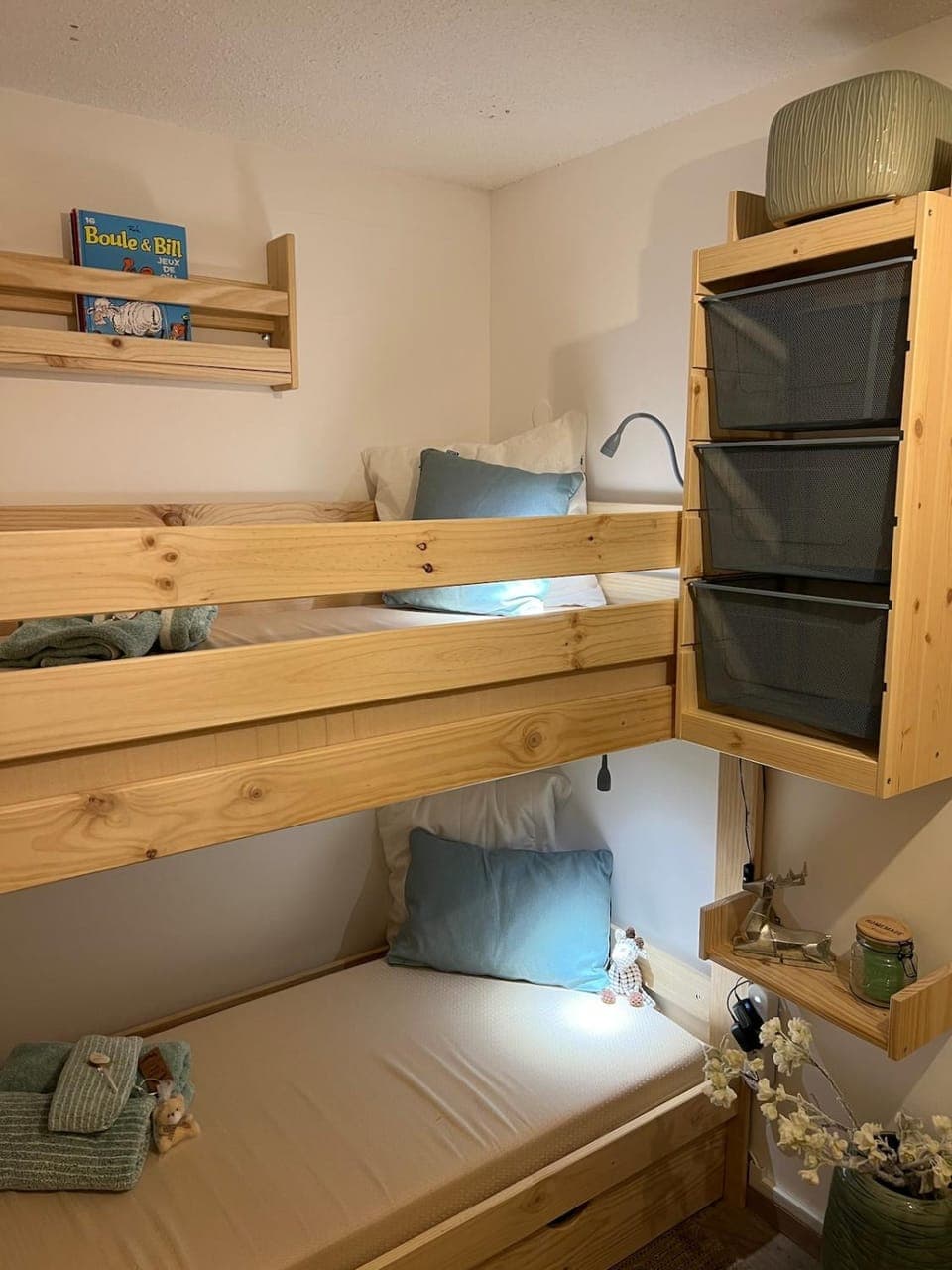Photo of the whole room, Bedroom, bunk bed
