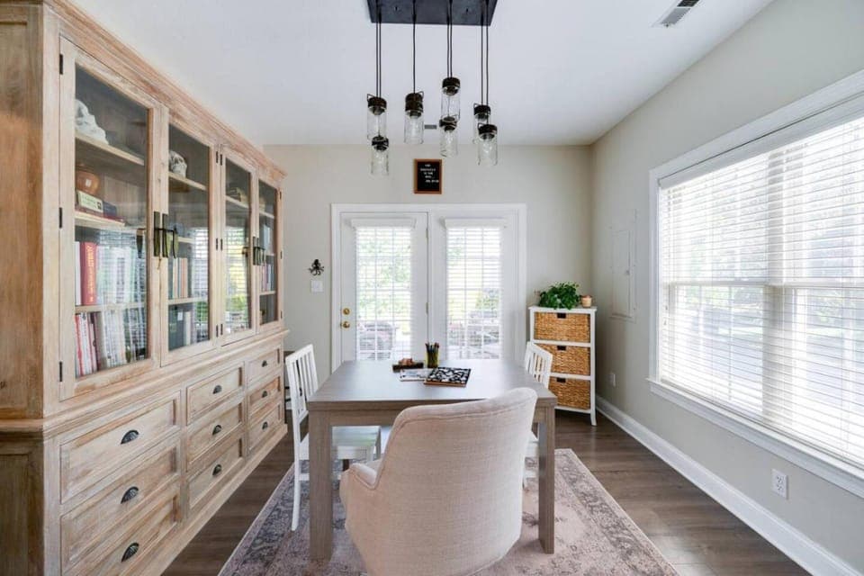 The Wyndsong - Cozy Patio, Fire Pit and Work Space! House in Lynchburg