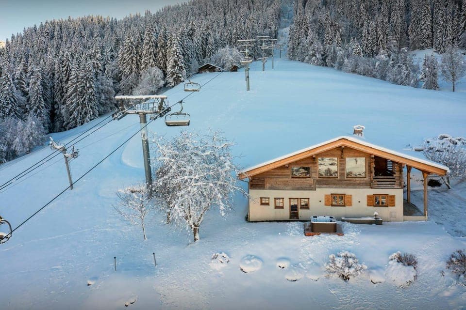 Property building, Day, Natural landscape, Winter, Mountain view