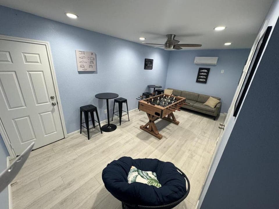 Game Room, Entertainment, washing machine, dryer, air conditioner