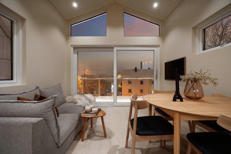 TV and multimedia, Living room, Seating area, Dining area