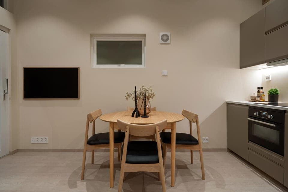 TV and multimedia, Kitchen or kitchenette, Dining area, minibar, oven, pet friendly, stove