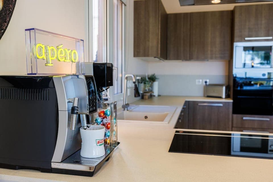 Kitchen or kitchenette