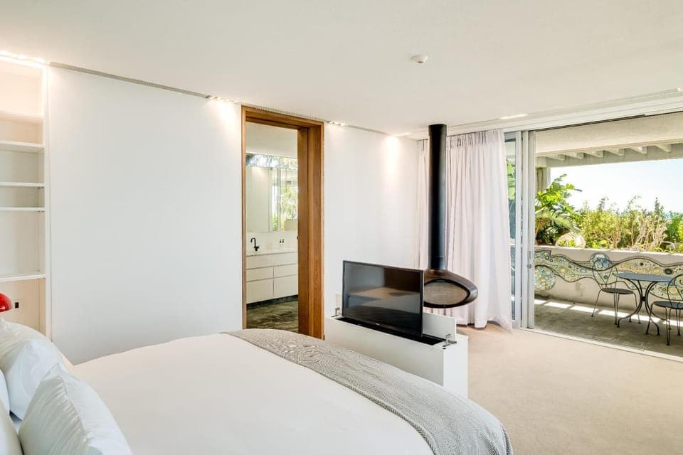 Bed, View (from property/room), Balcony/Terrace, Seating area, Bedroom