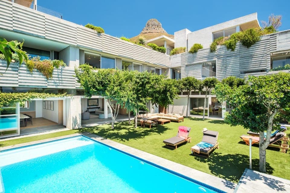 Property building, Garden, Garden, Swimming pool, Swimming pool, sunbed