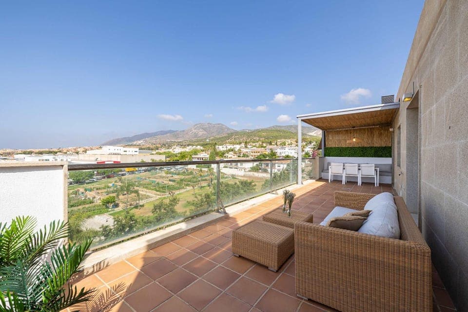 Elegant 3BR Penthouse with Sea View Pool & Garden Apartment in Torremolinos