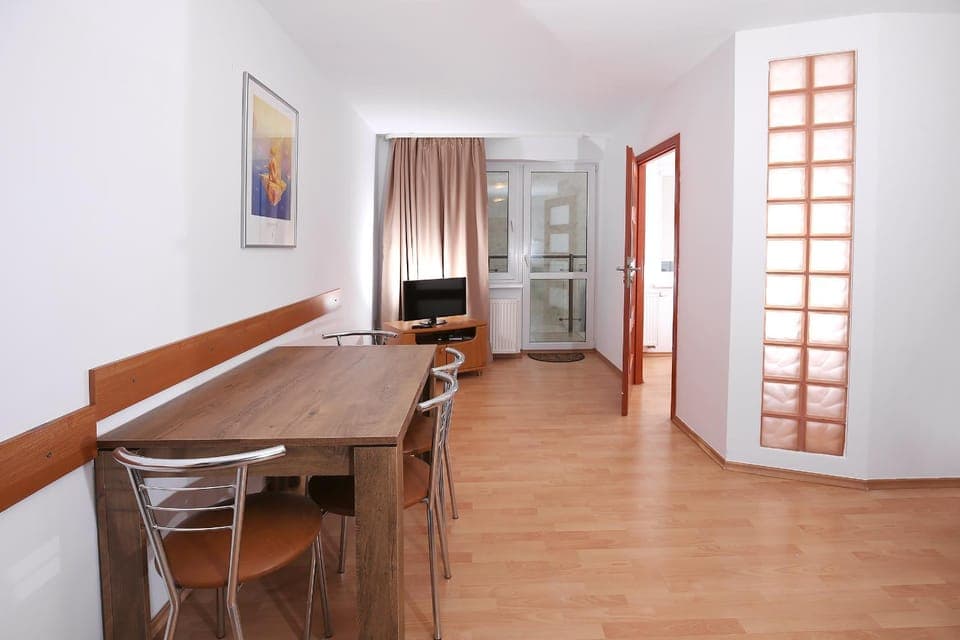 Kitchen or kitchenette, Living room, Seating area