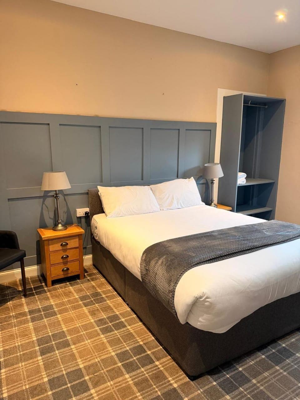 Bed, Photo of the whole room, Bedroom