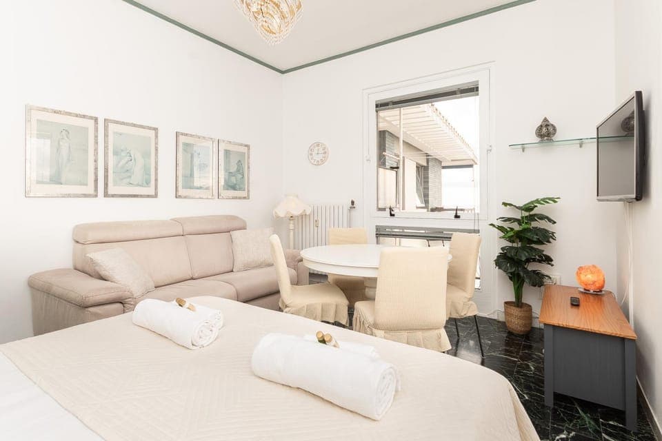 Bed, TV and multimedia, Living room, Photo of the whole room, Seating area, towels