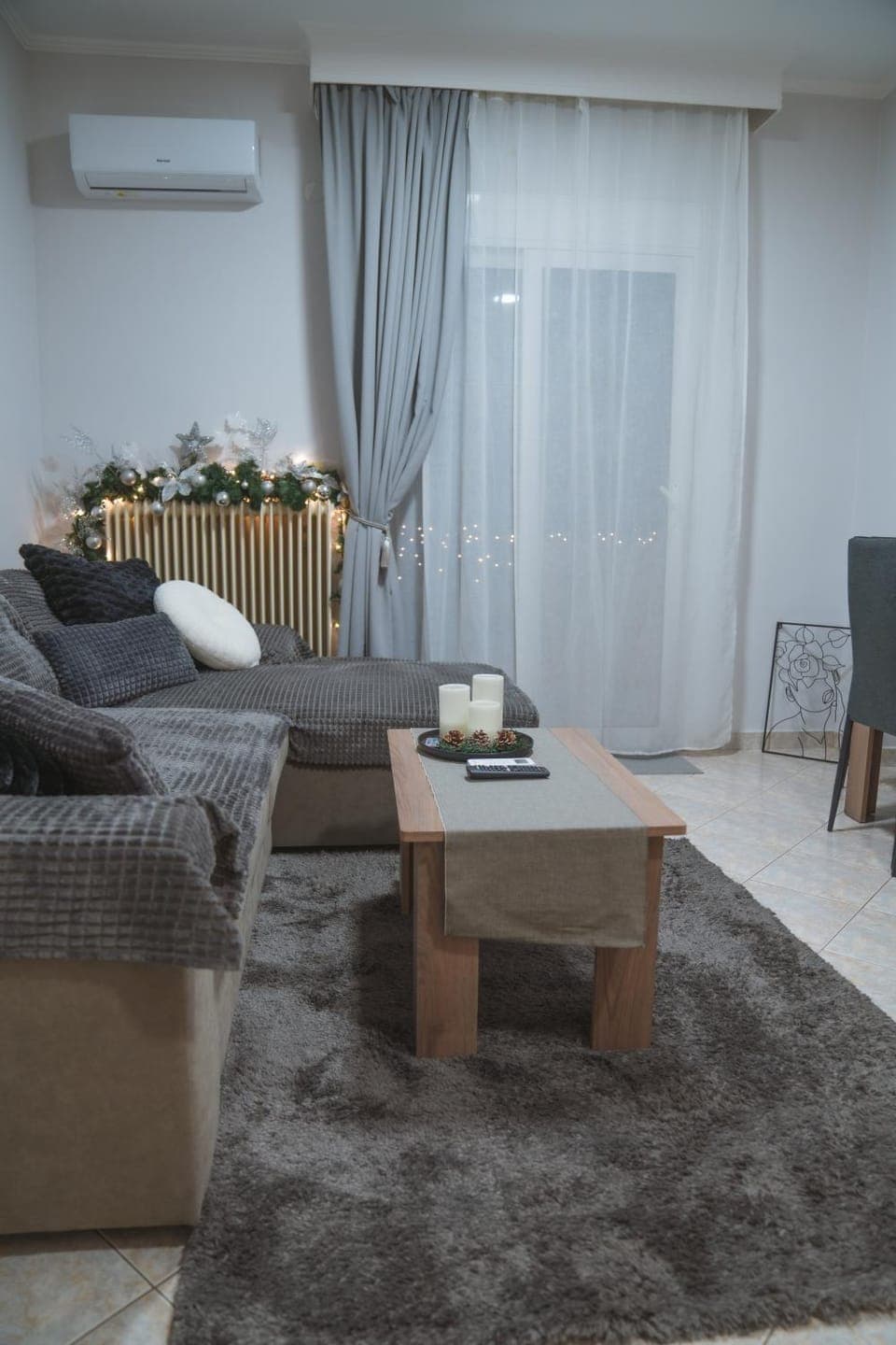 Living room, Seating area, air conditioner