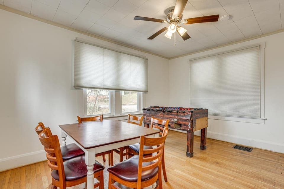 Near University Ave! Pet-Friendly 3BR with Foosball! House in Morgantown