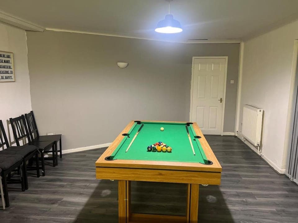 Billiard, Game Room