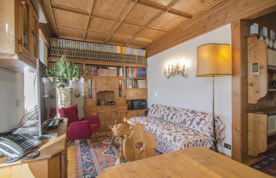 Communal lounge/ TV room, Living room