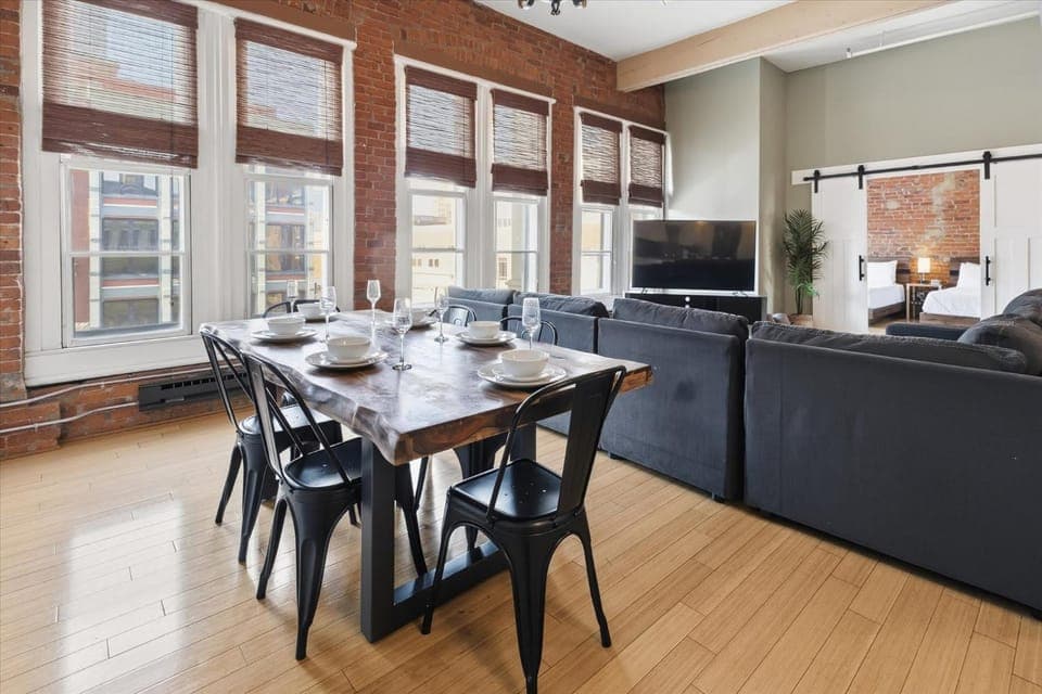 Top Floor Loft 4 Bedrooms and 2 000 sq ft House in Indianapolis
