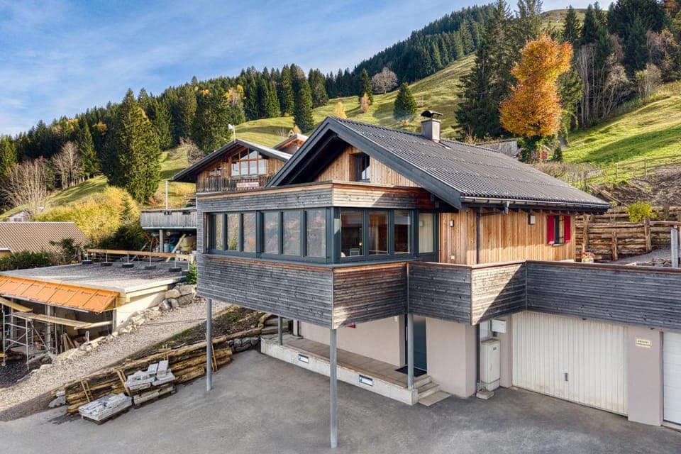 Property building, Facade/entrance, Off site