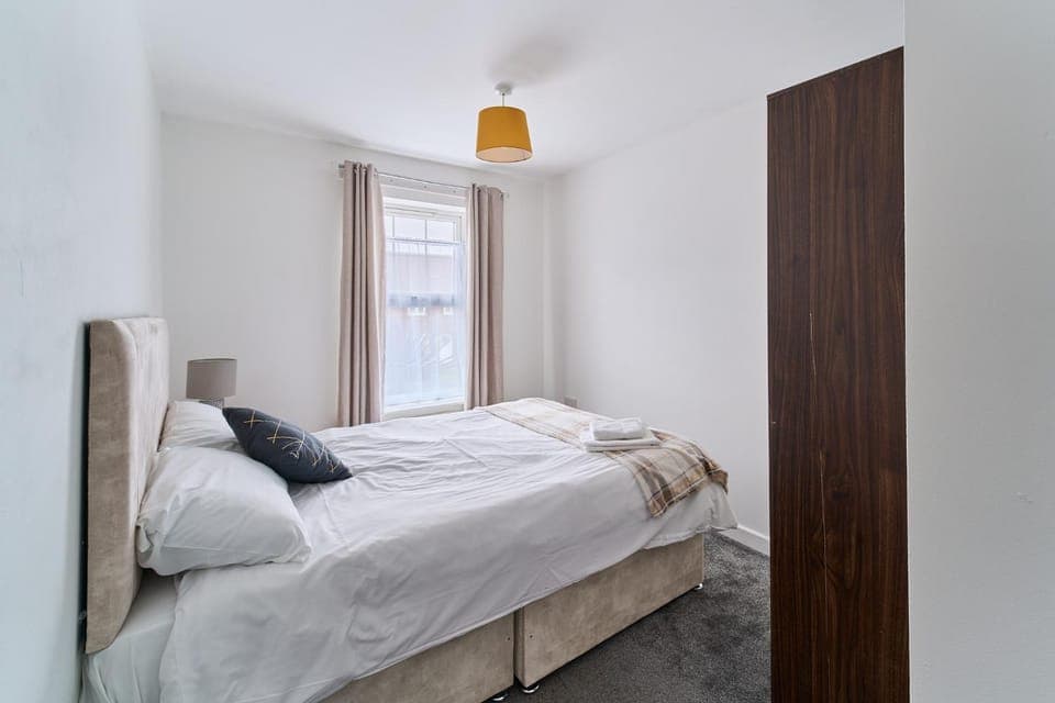 Bed, Bedroom, towels, wardrobe