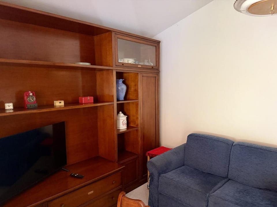 TV and multimedia, Living room, Seating area, wardrobe