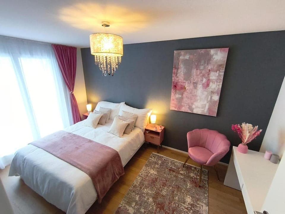 Bed, Photo of the whole room, Bedroom