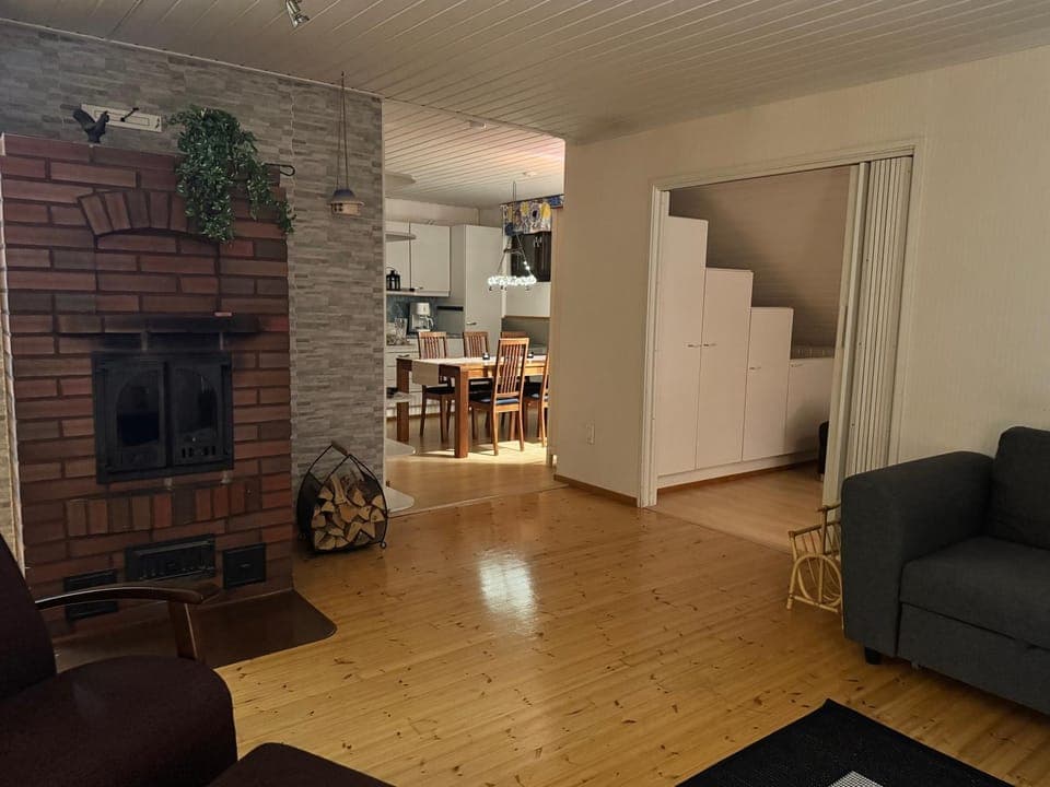 Seating area, fireplace