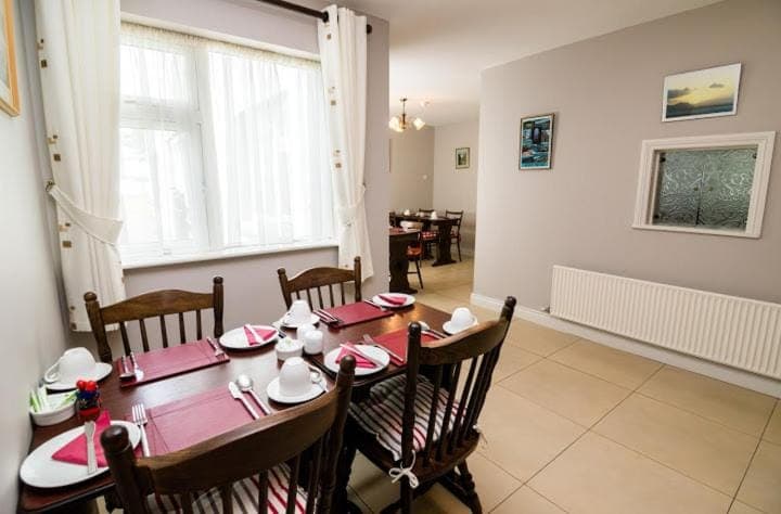 Day, Dining area