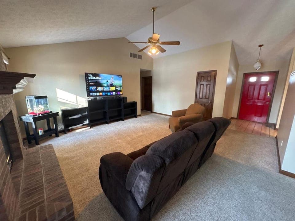 Communal lounge/ TV room