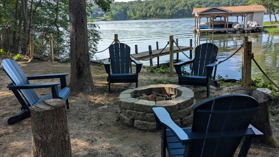 Gorgeous Lakefront Escape - New Renovations House in Lake Anna
