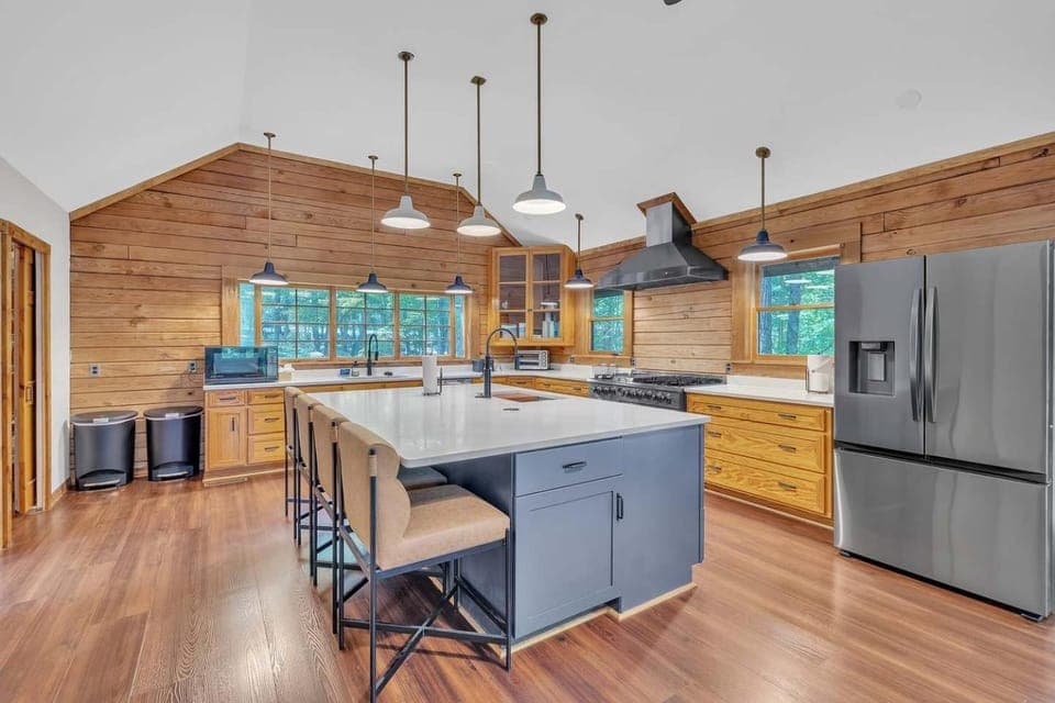 Gorgeous Lakefront Escape - New Renovations House in Lake Anna